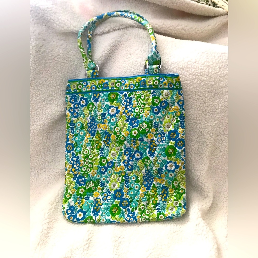Vera Bradley - English Meadow - Summer 2011
Slim TOTE - Tote bag